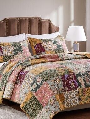 2 Piece Patchwork Floral Quilt Set in Multi-Color - Home Bedding